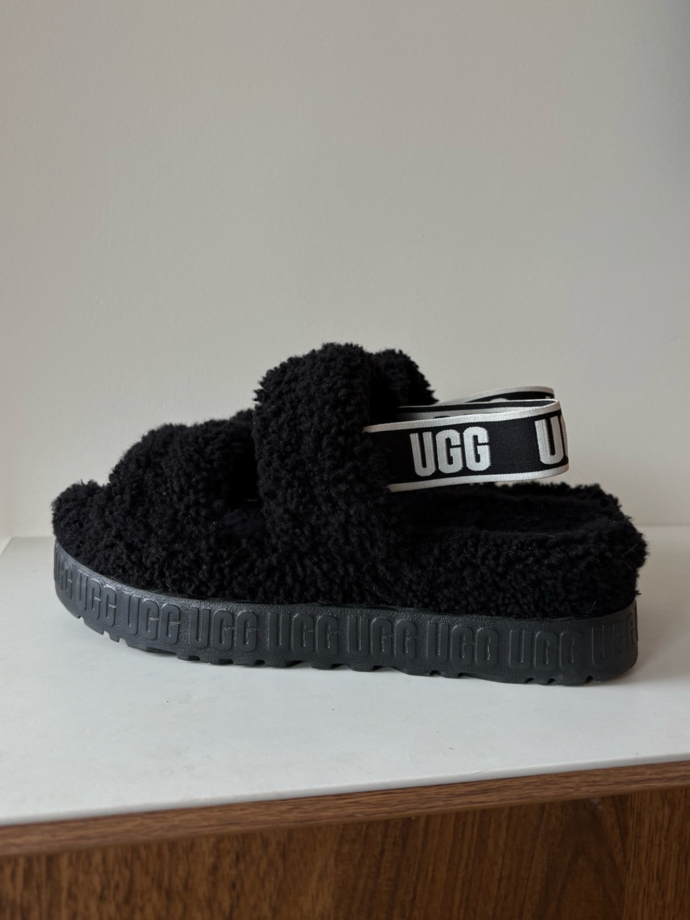 UGG Oh Fluffita Black Platform Curly Sheepskin Sildes Slippers Size 9